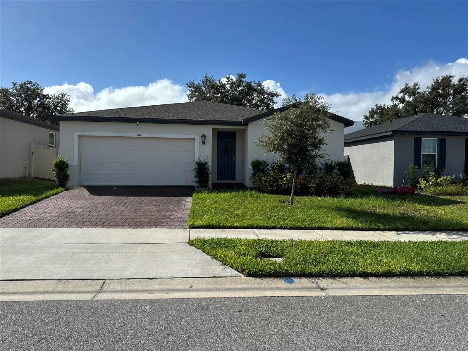 968 CAMBRIDGE DR
