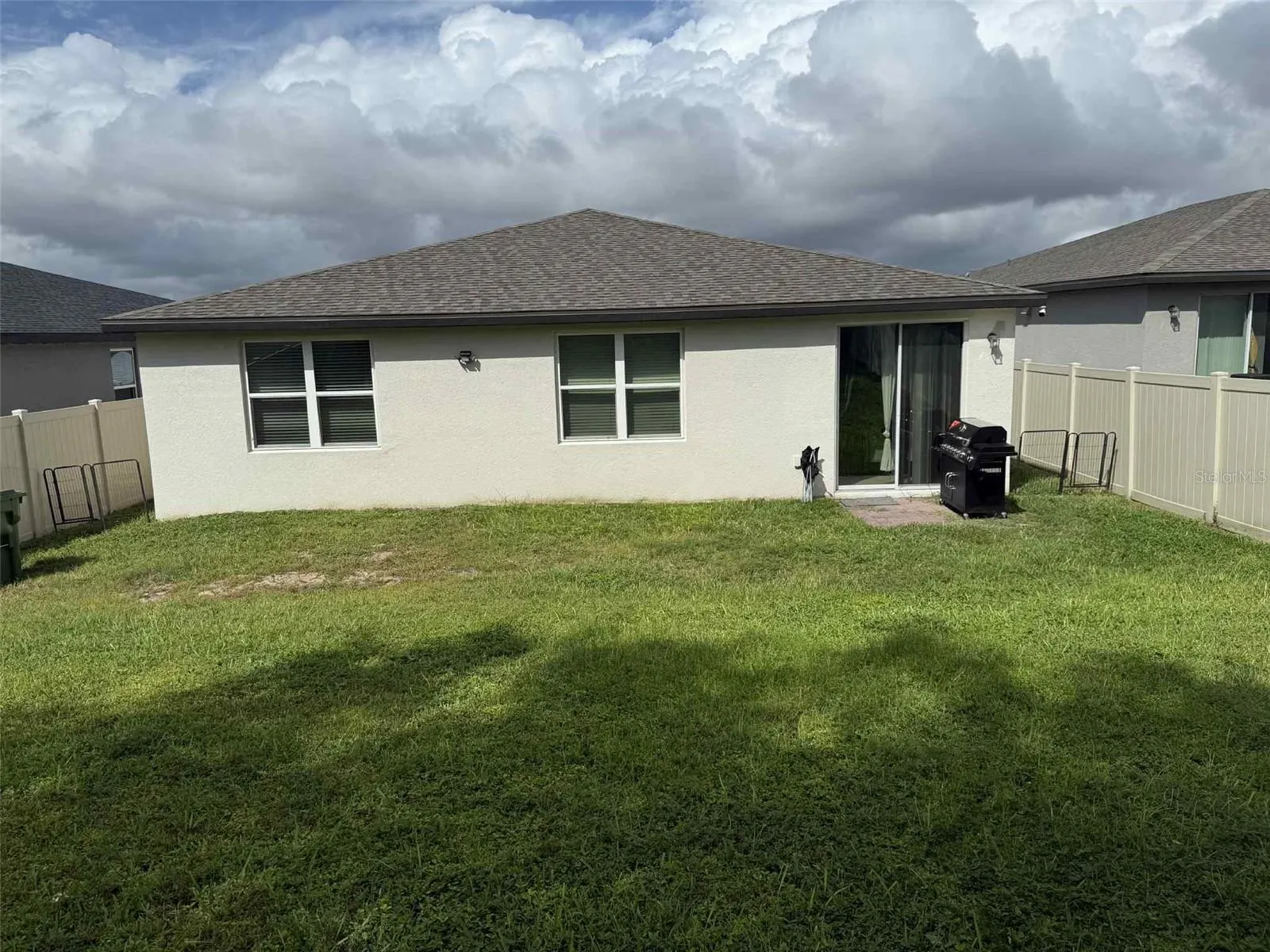 968 CAMBRIDGE DR
