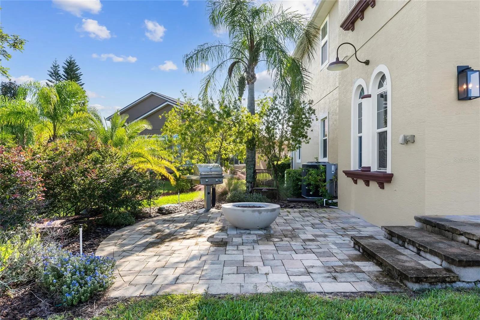 398 NOLANE LN