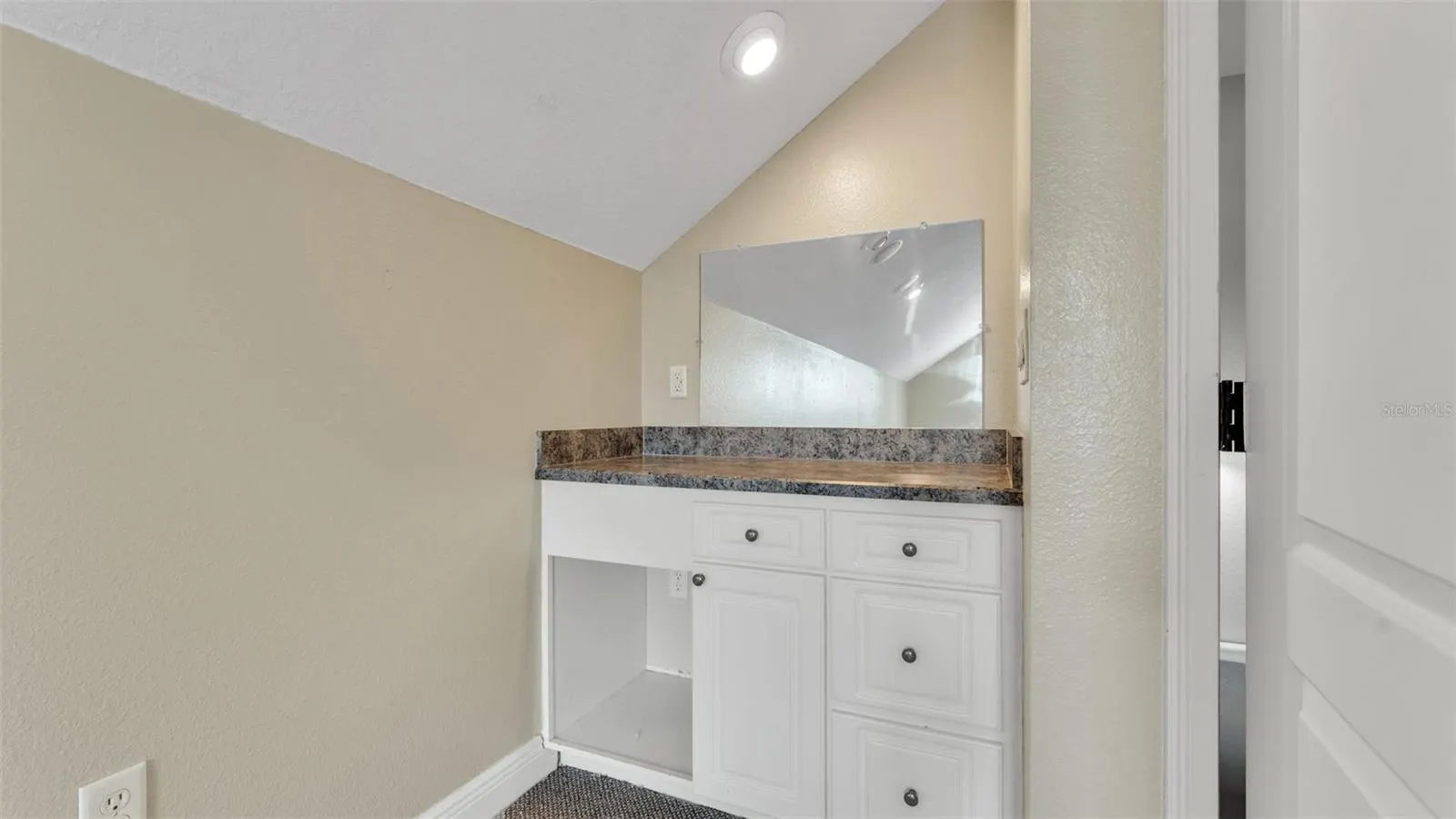 1700 SADDLEWOOD