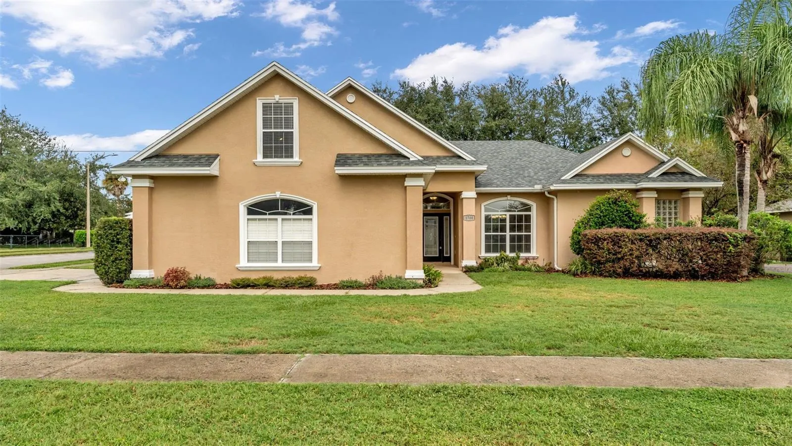 1700 SADDLEWOOD