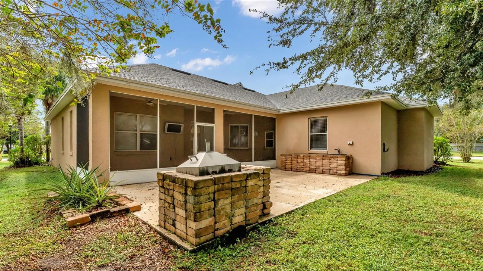 1700 SADDLEWOOD