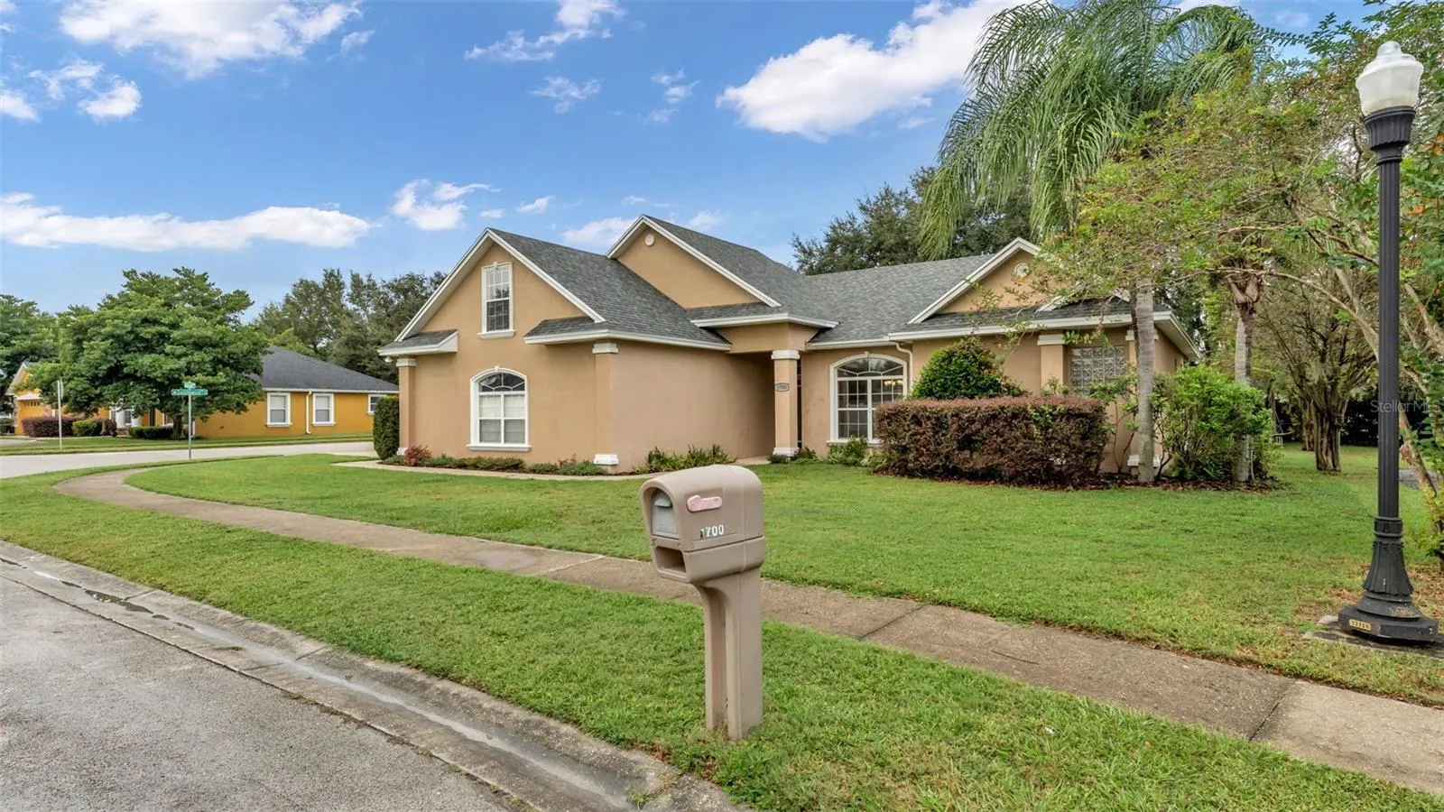 1700 SADDLEWOOD
