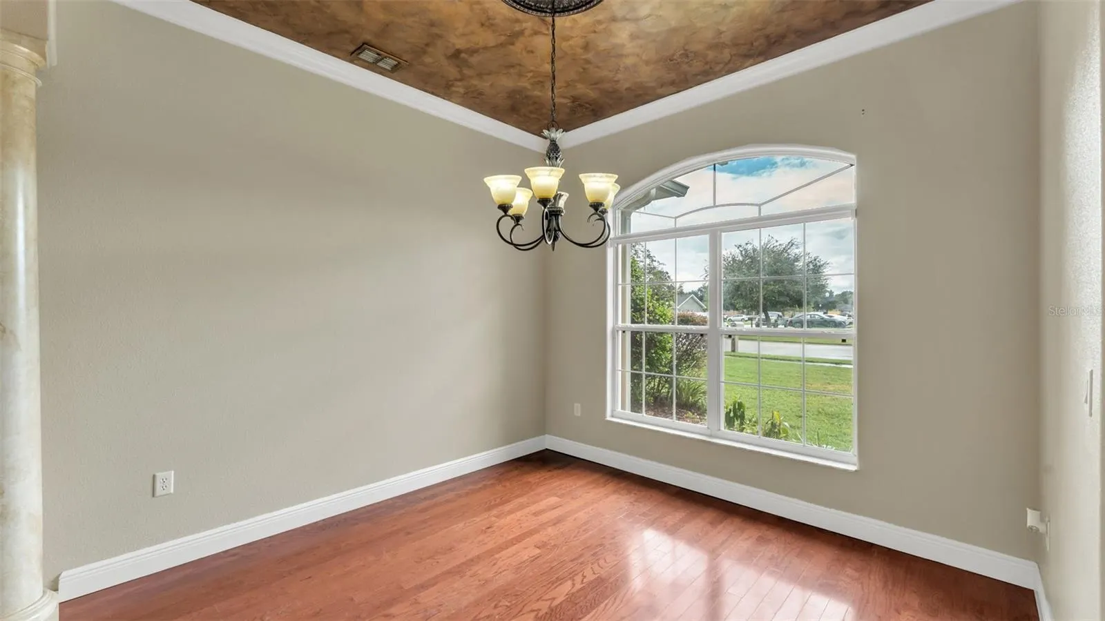 1700 SADDLEWOOD