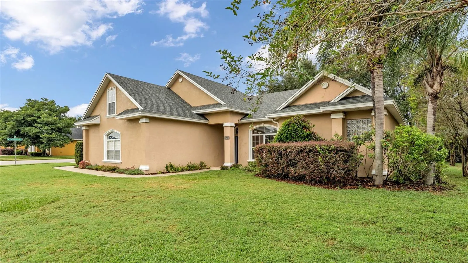 1700 SADDLEWOOD