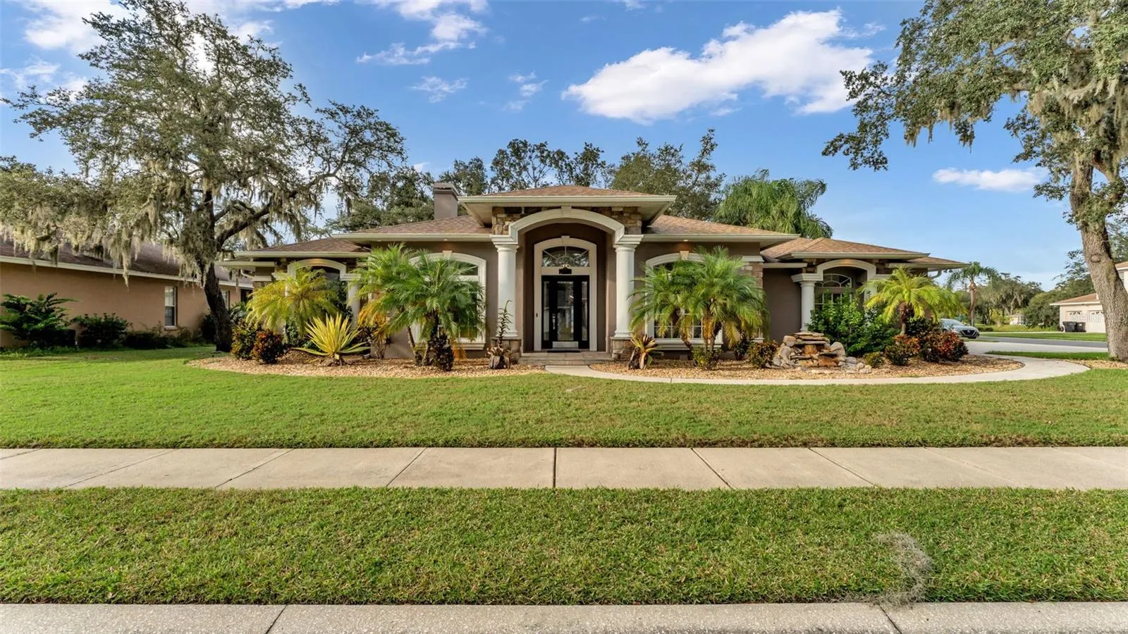 7903 DARLINGTON CIR