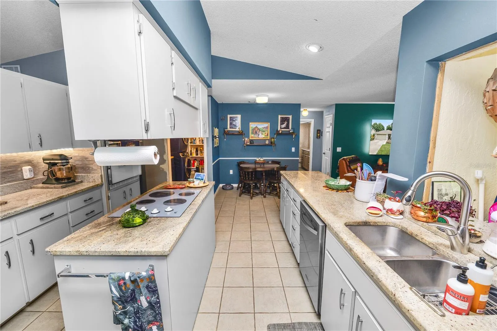 7411 FLORAL CIR E