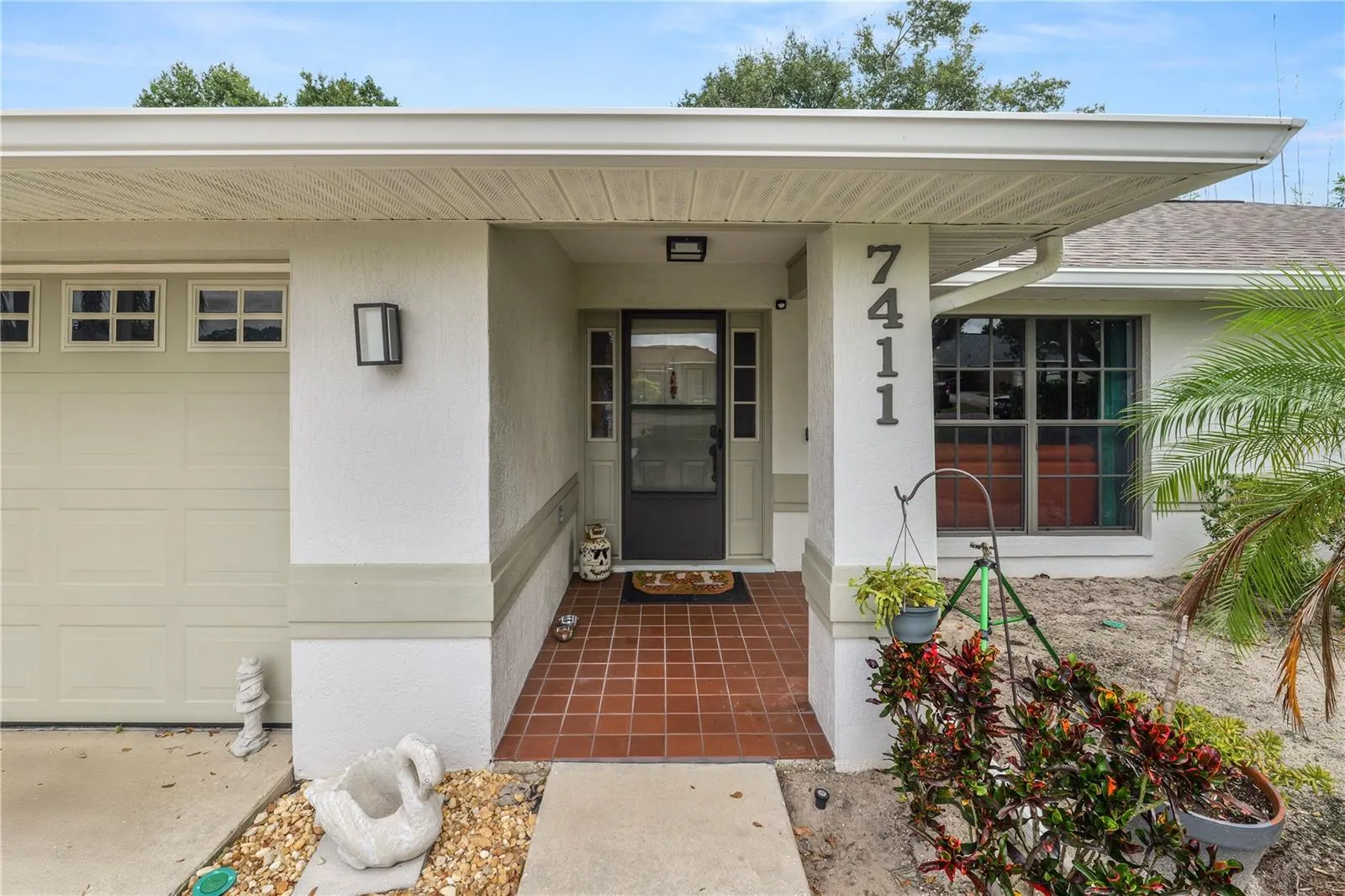 7411 FLORAL CIR E