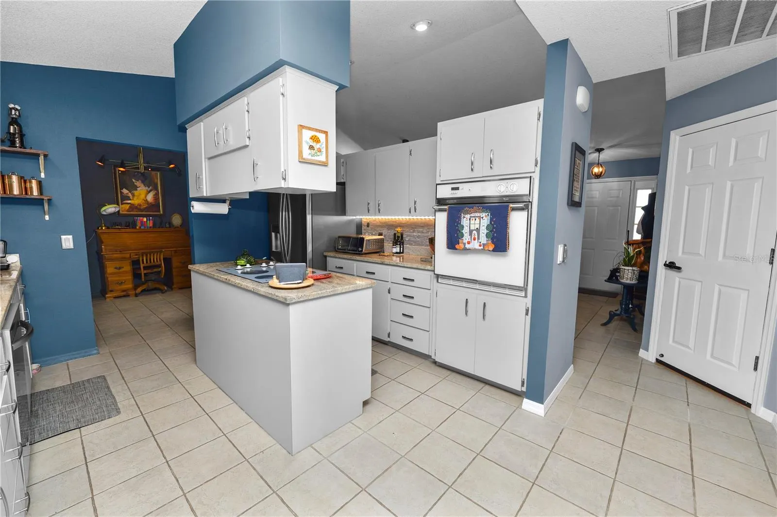 7411 FLORAL CIR E