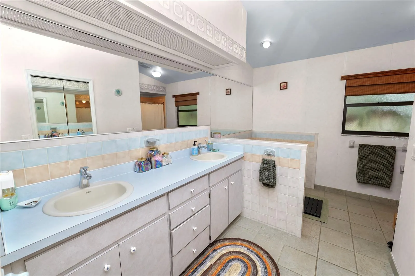7411 FLORAL CIR E