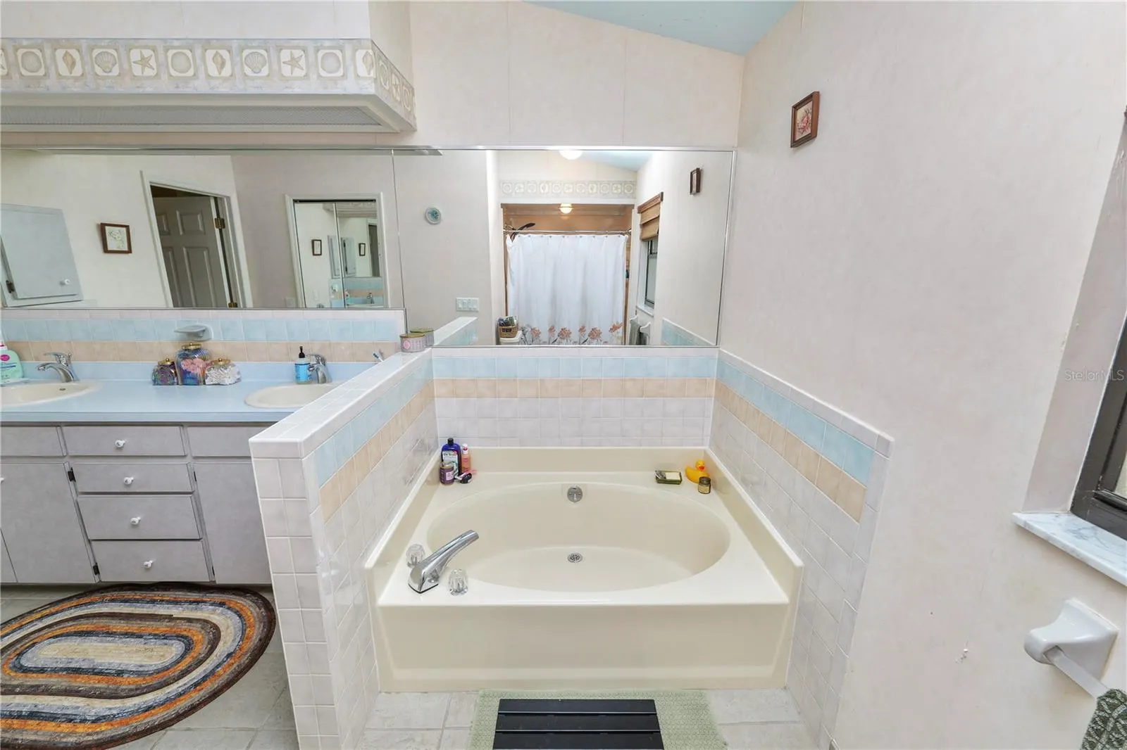 7411 FLORAL CIR E