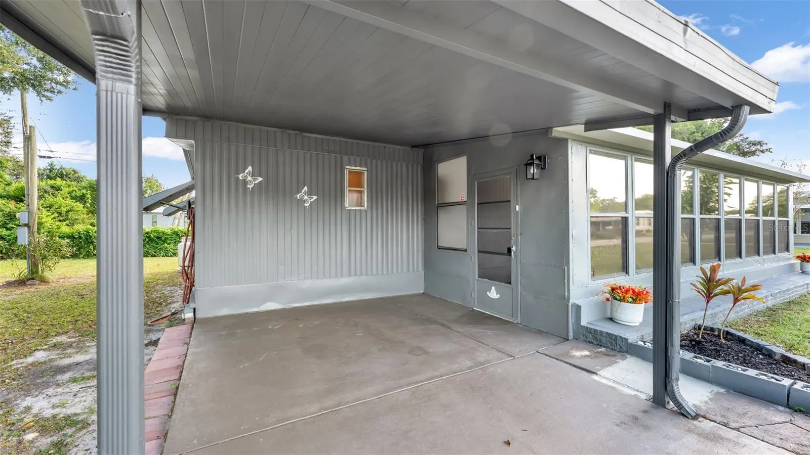 203 JANET LN