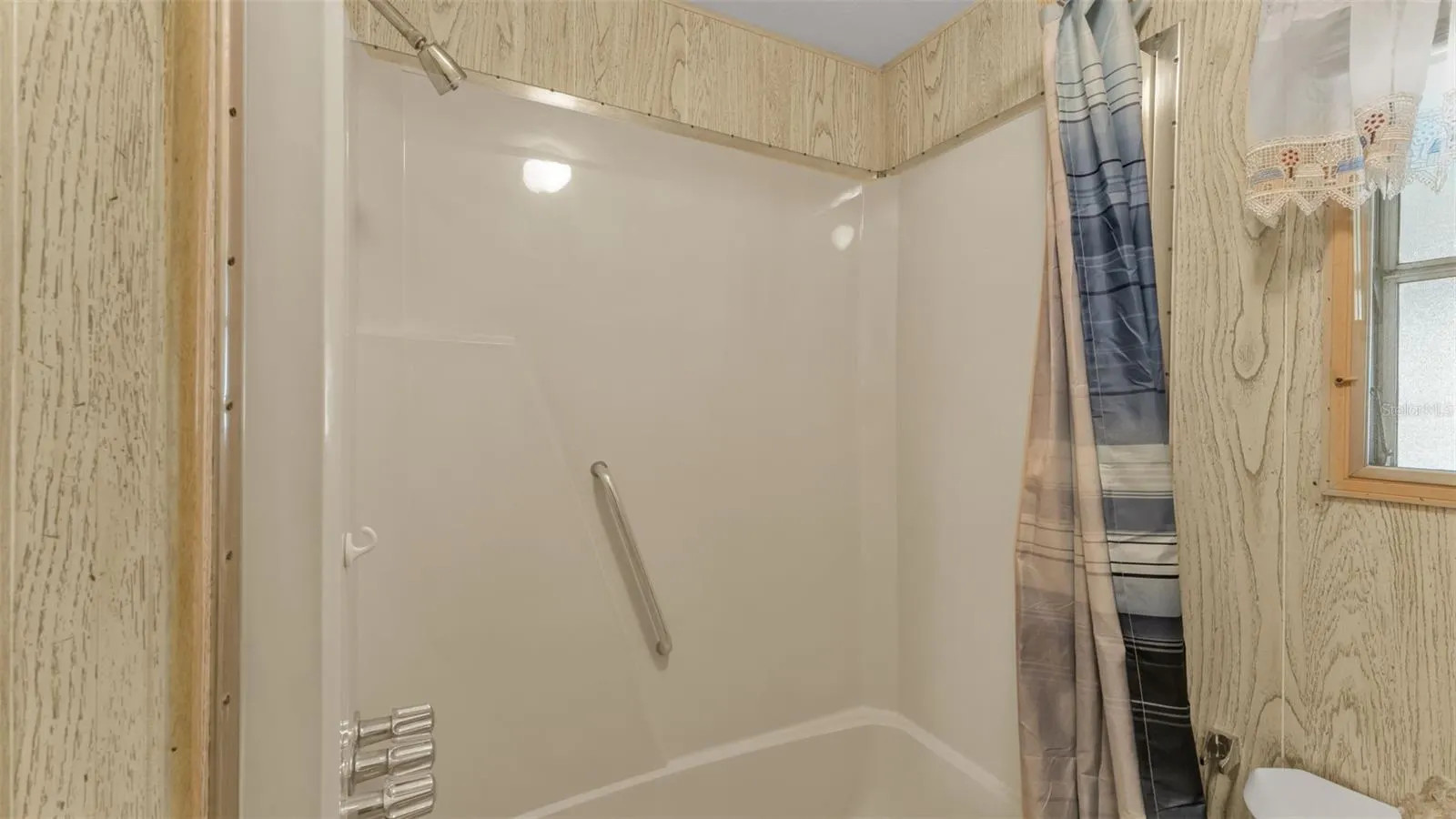 203 JANET LN