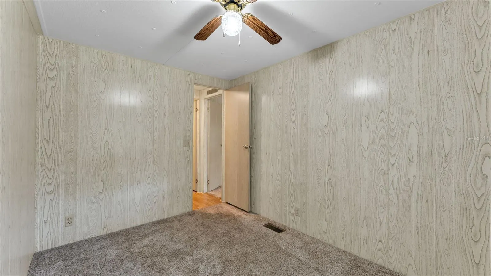 203 JANET LN