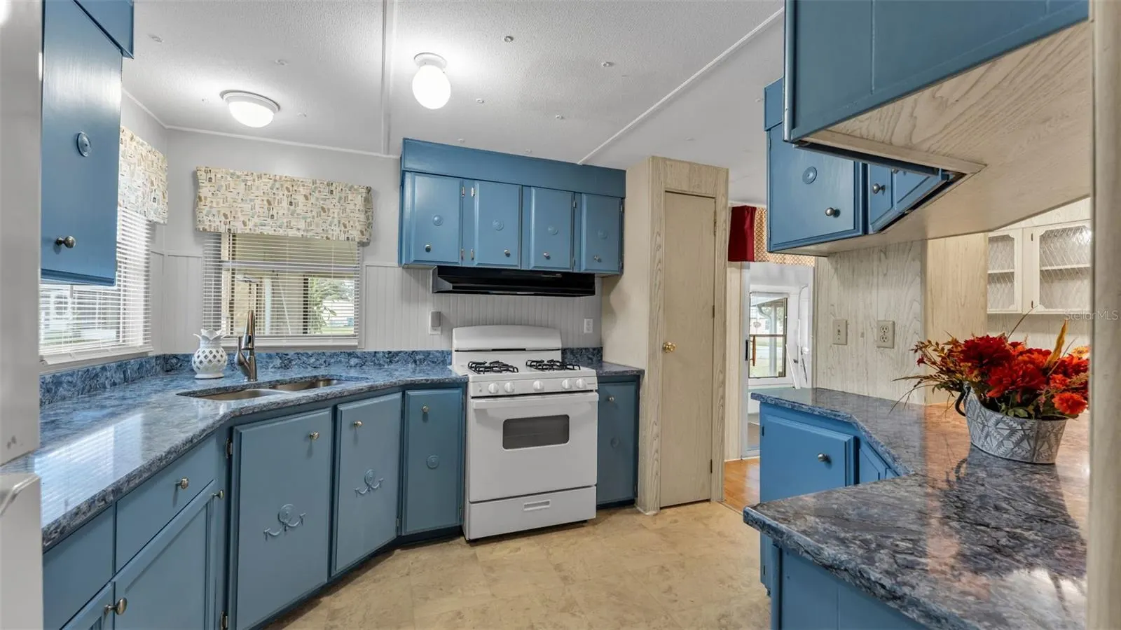 203 JANET LN