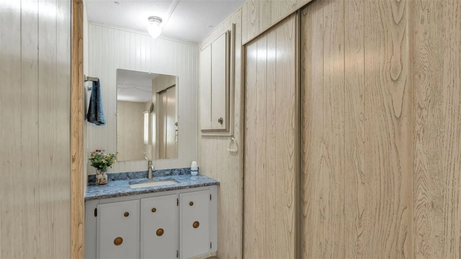 203 JANET LN