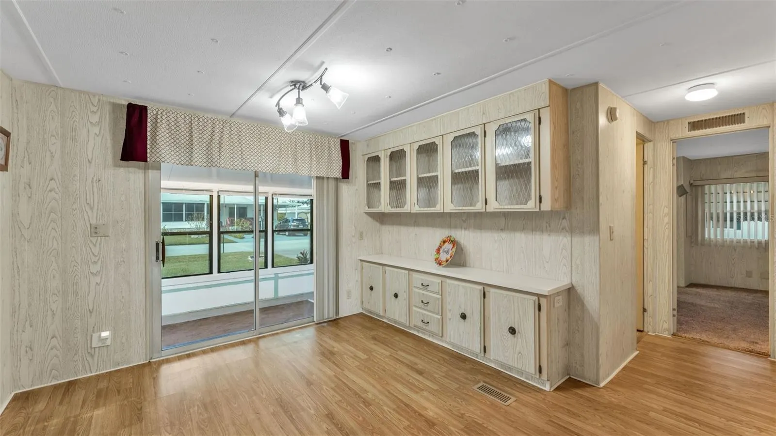 203 JANET LN