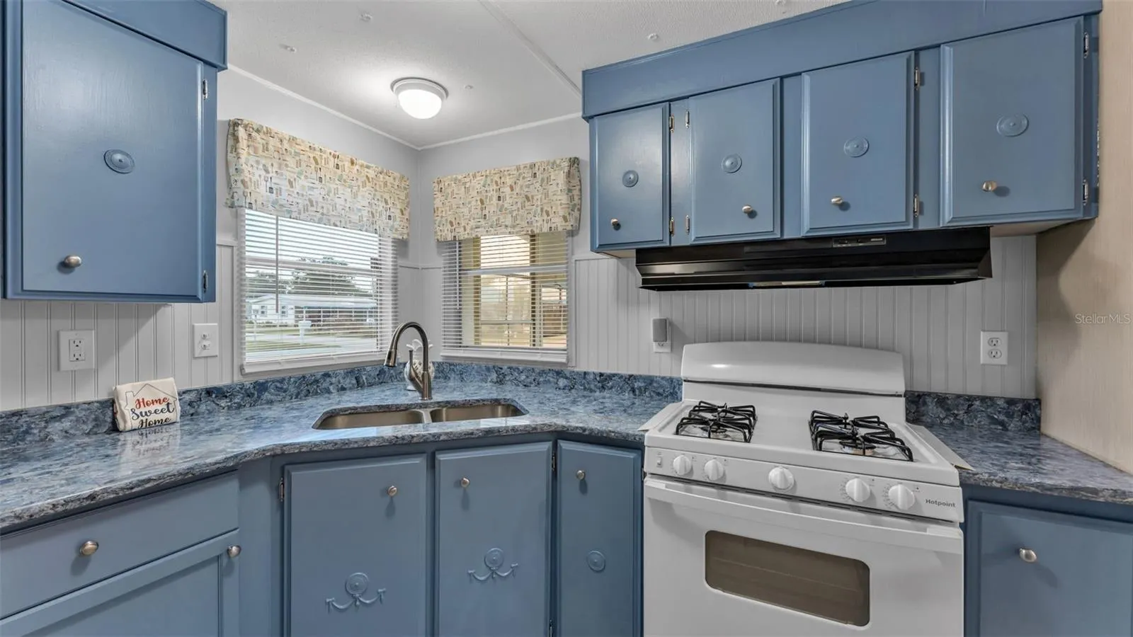 203 JANET LN