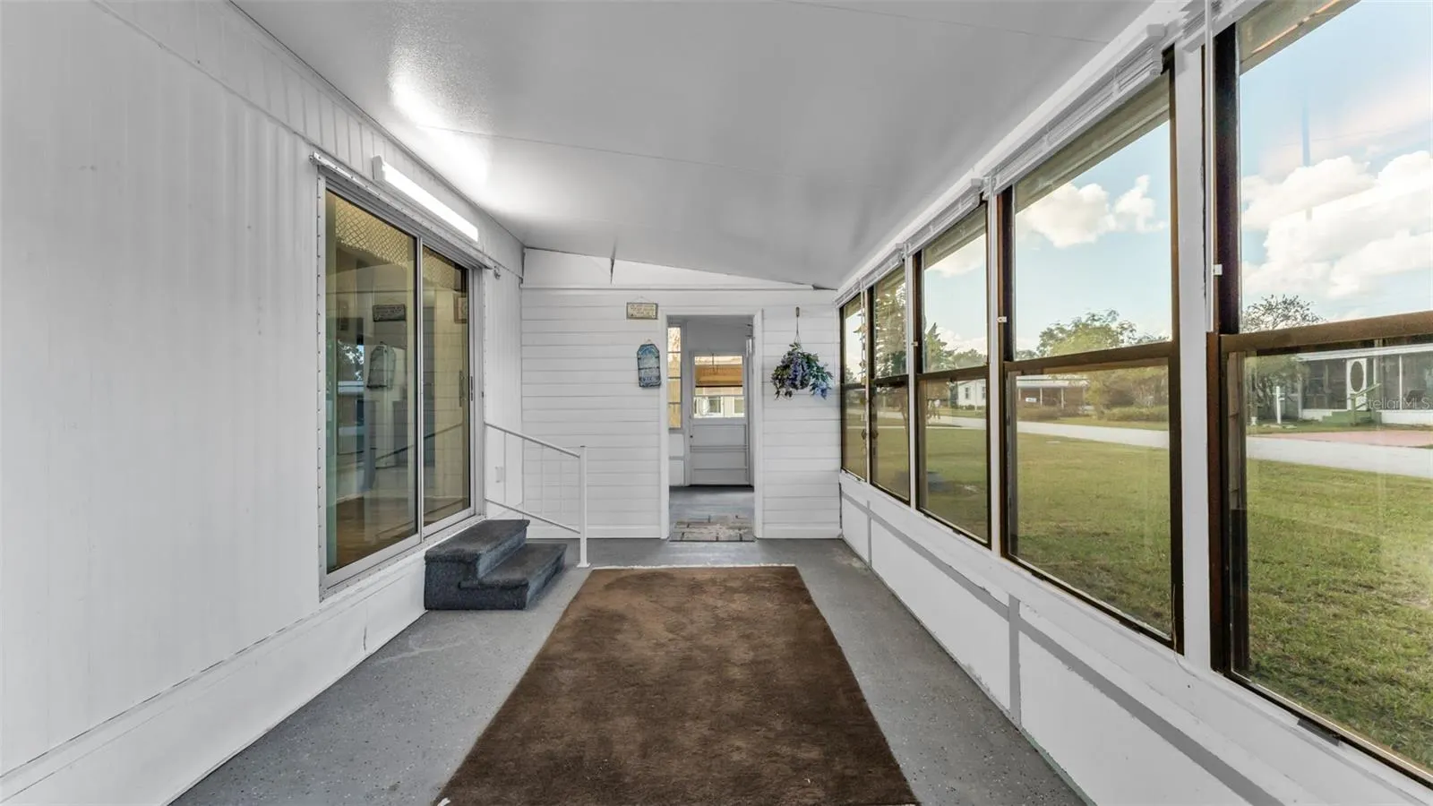 203 JANET LN