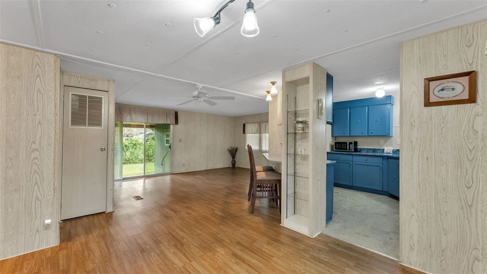 203 JANET LN