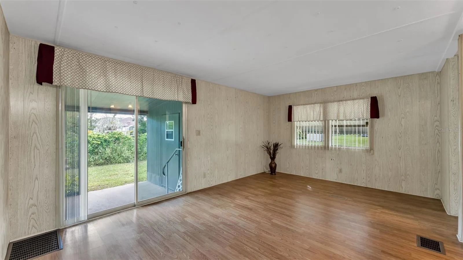 203 JANET LN