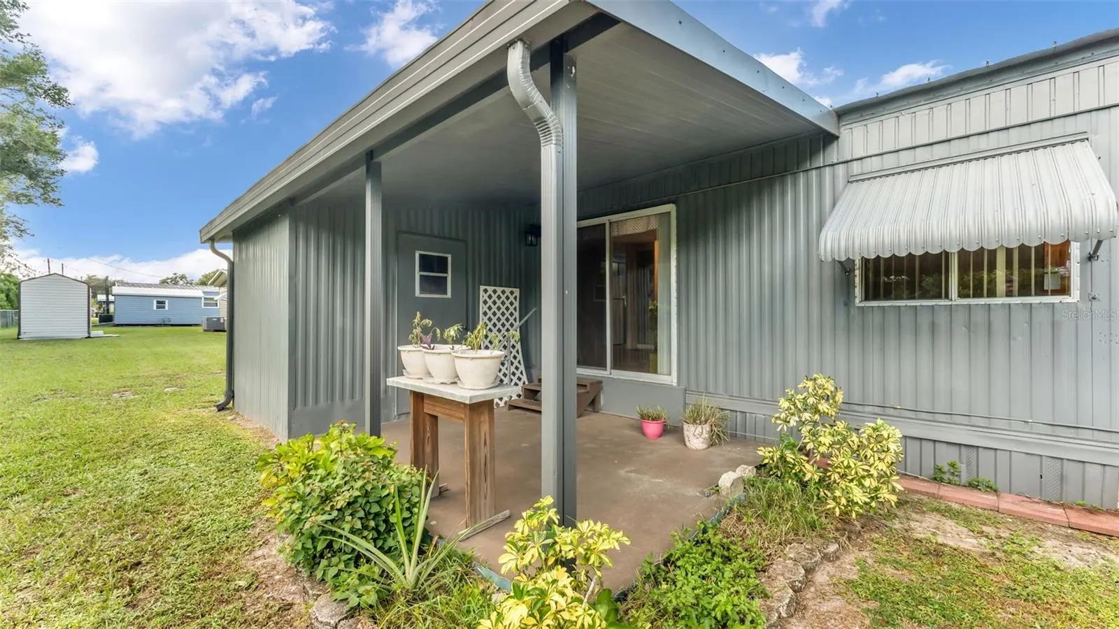203 JANET LN