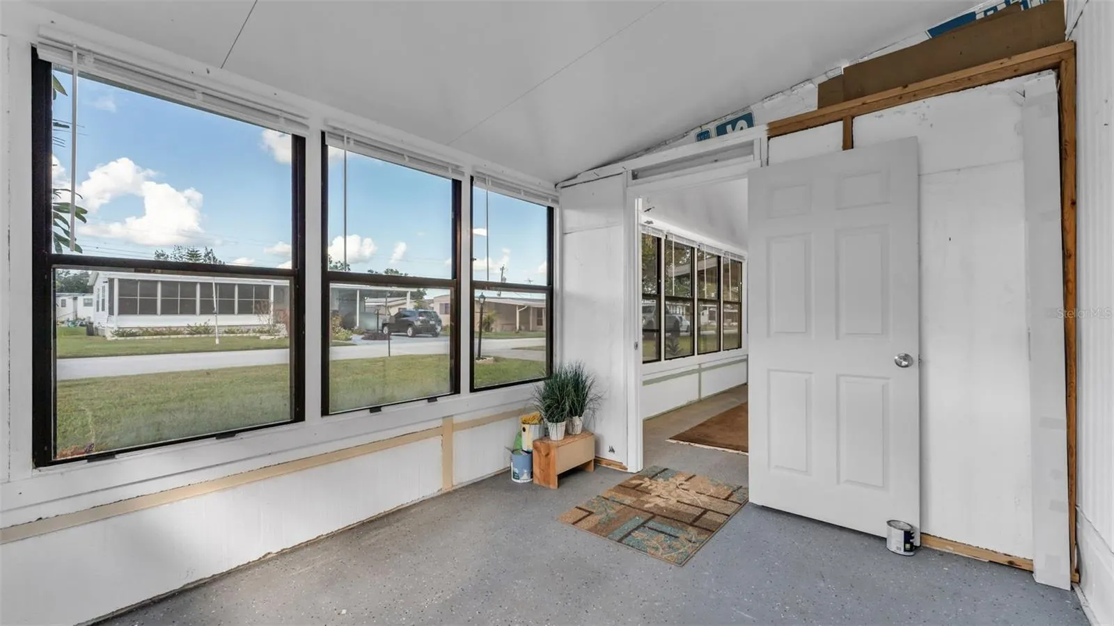 203 JANET LN