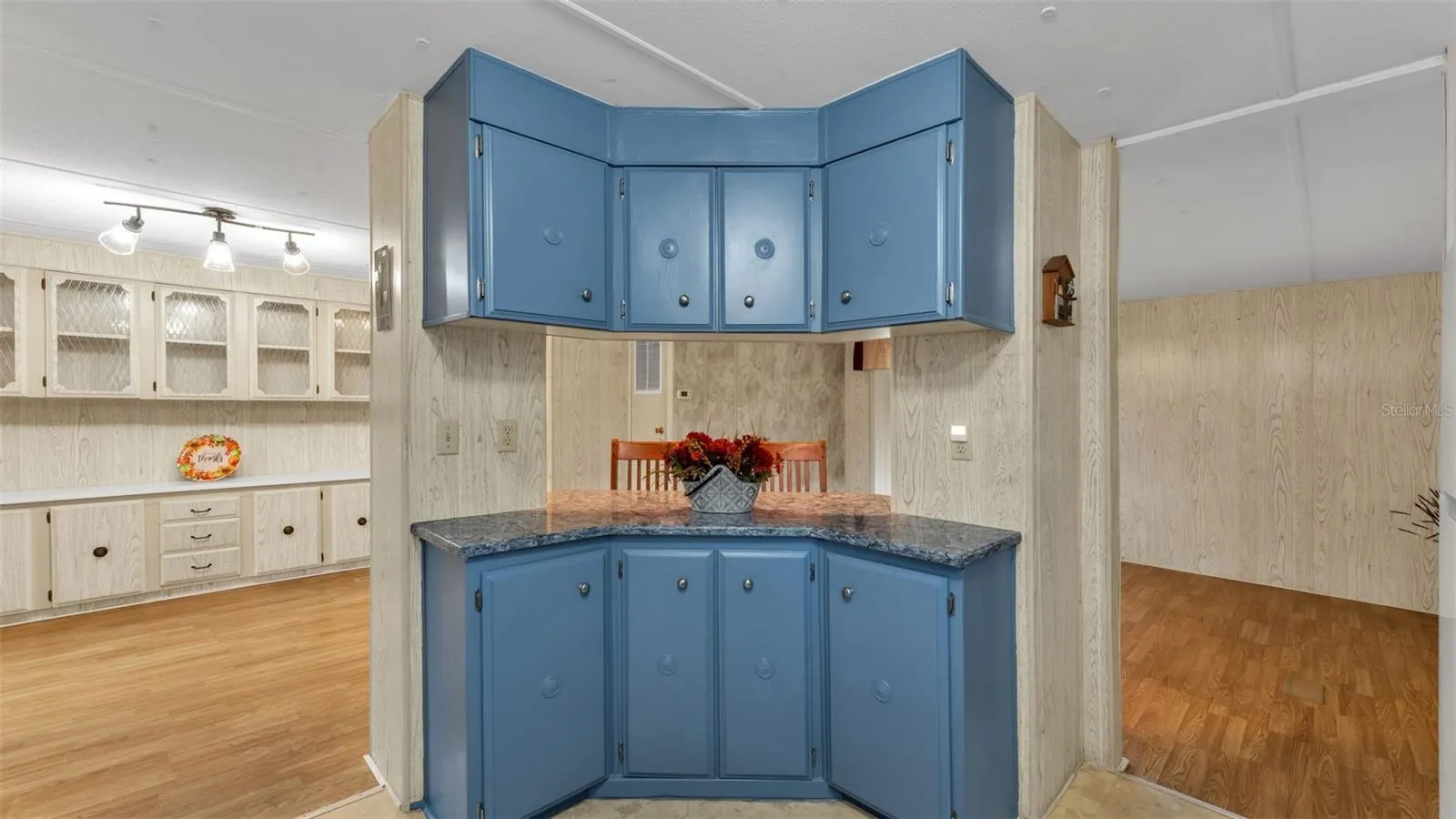 203 JANET LN