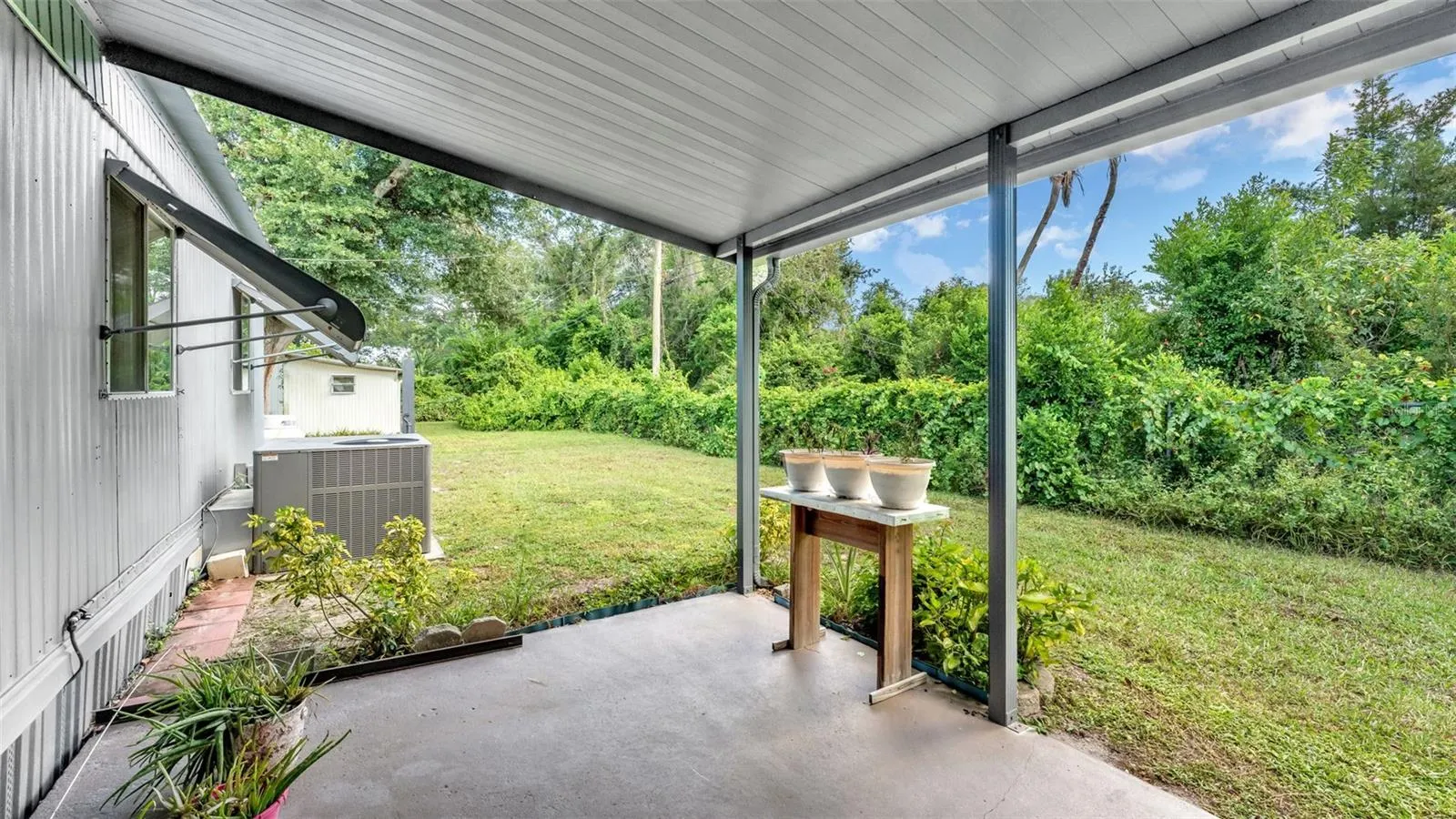 203 JANET LN