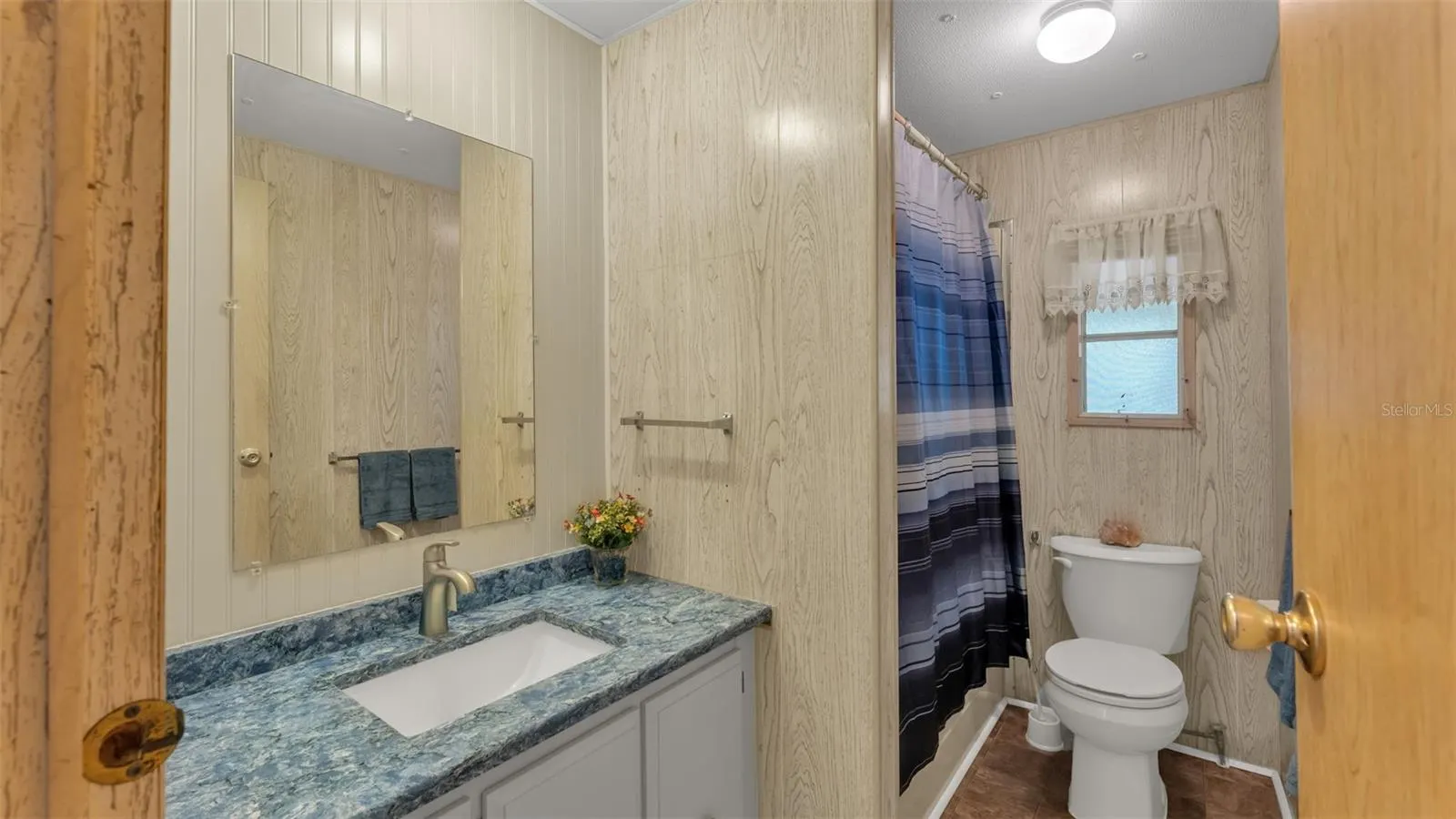203 JANET LN