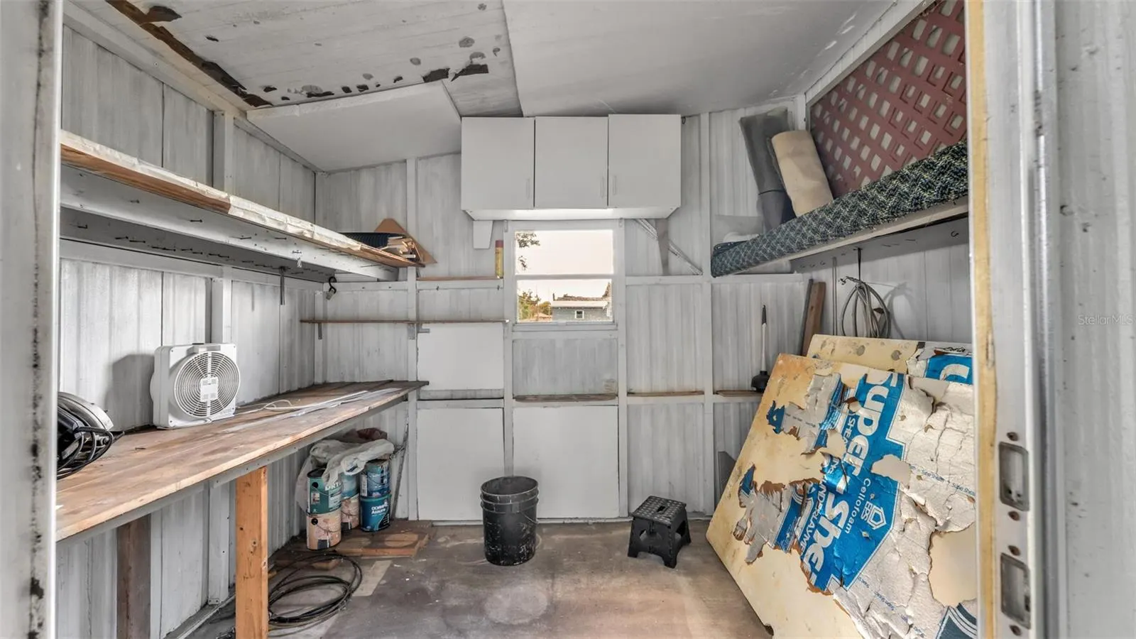 203 JANET LN