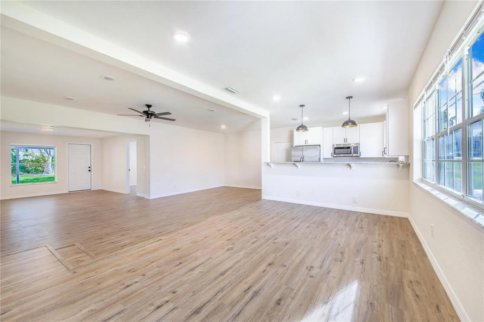 336 BAY ST