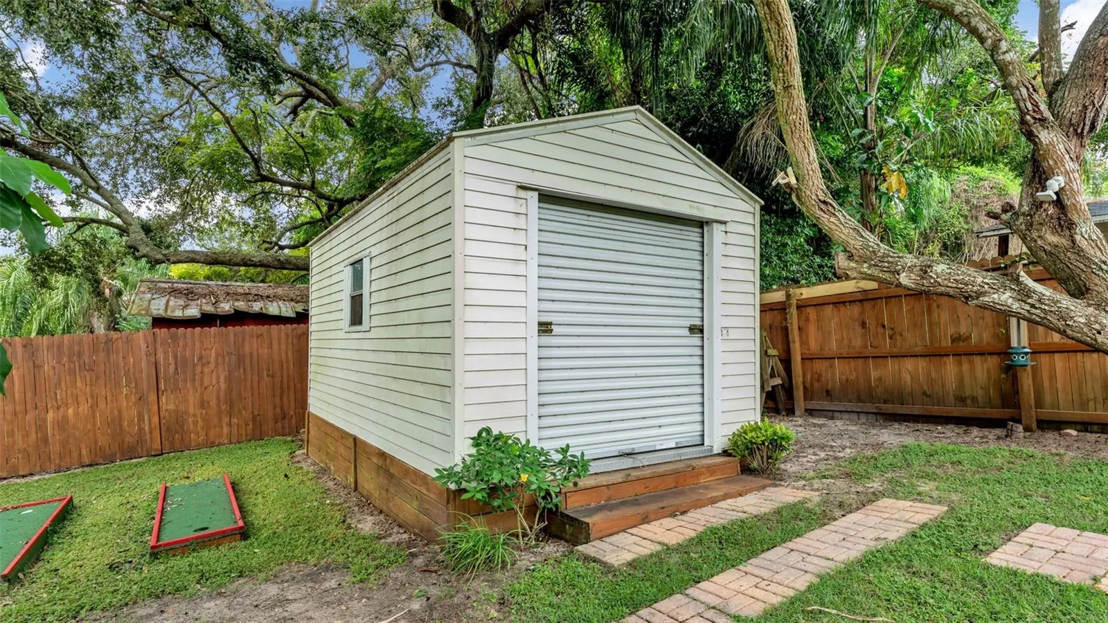 219 E LAKE MENZIES BLVD