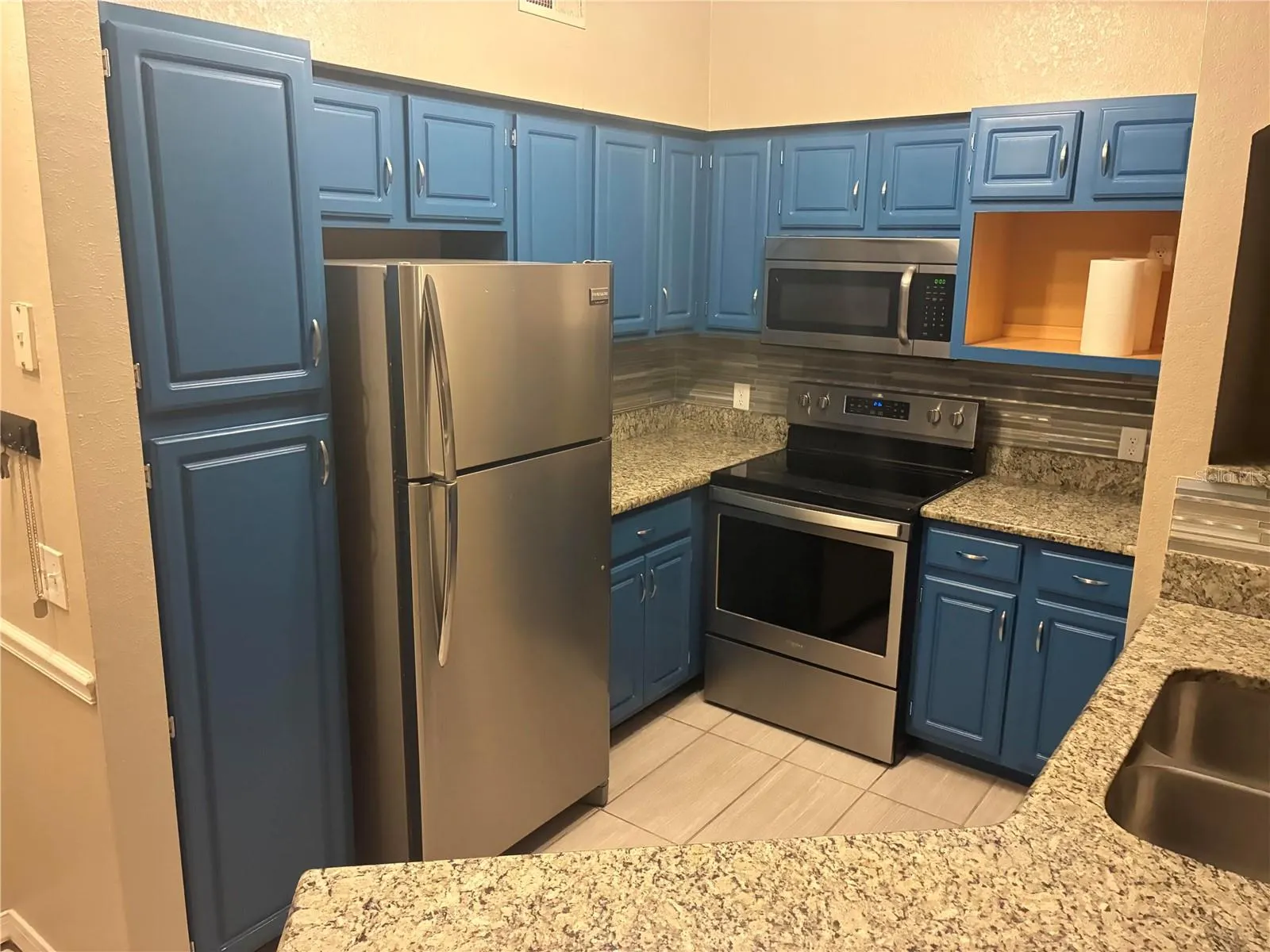 3315 PARKCHESTER SQUARE BLVD #206, #206