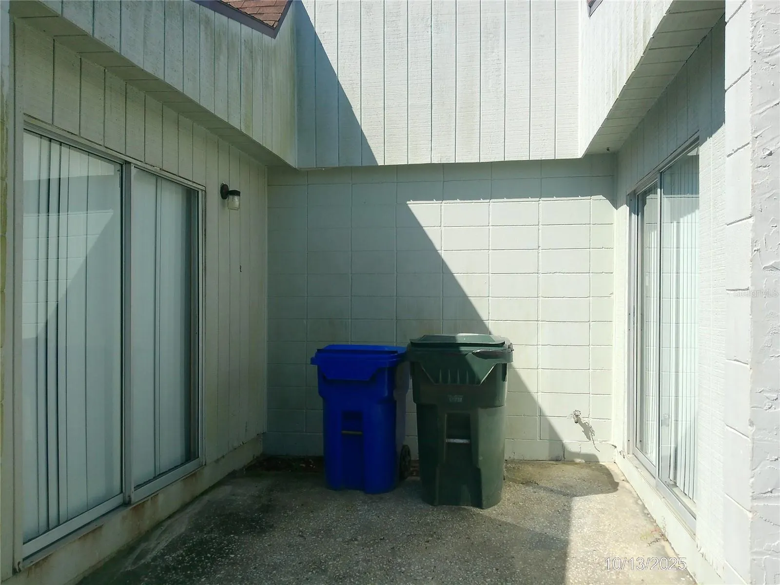 936 W CAROLE ST