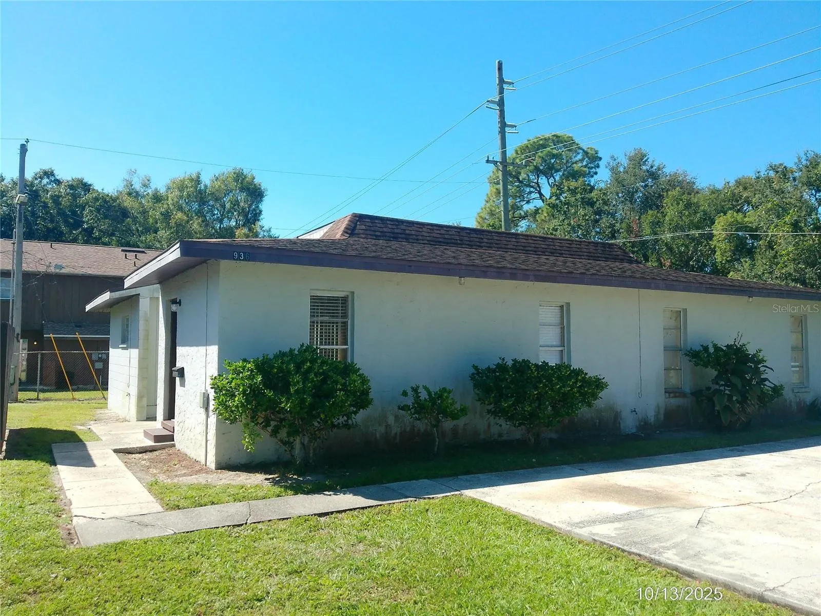 936 W CAROLE ST