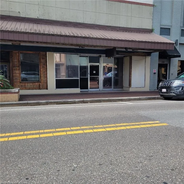 121 W MAIN ST