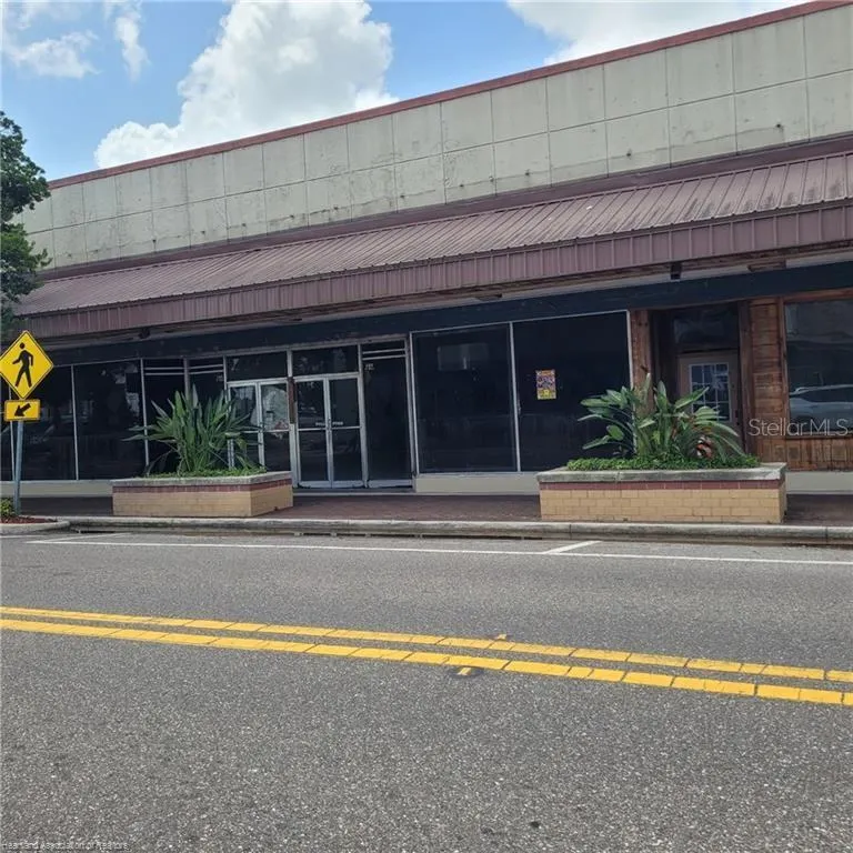 121 W MAIN ST