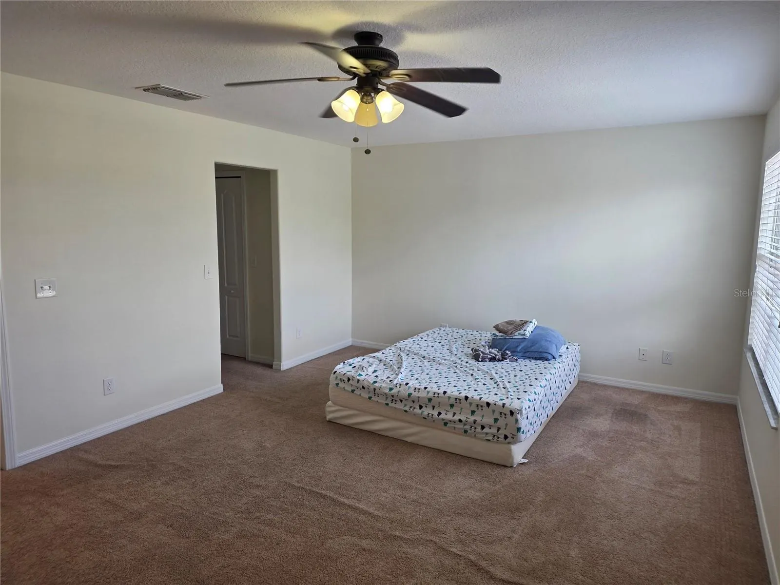 3158 RODRICK CIR