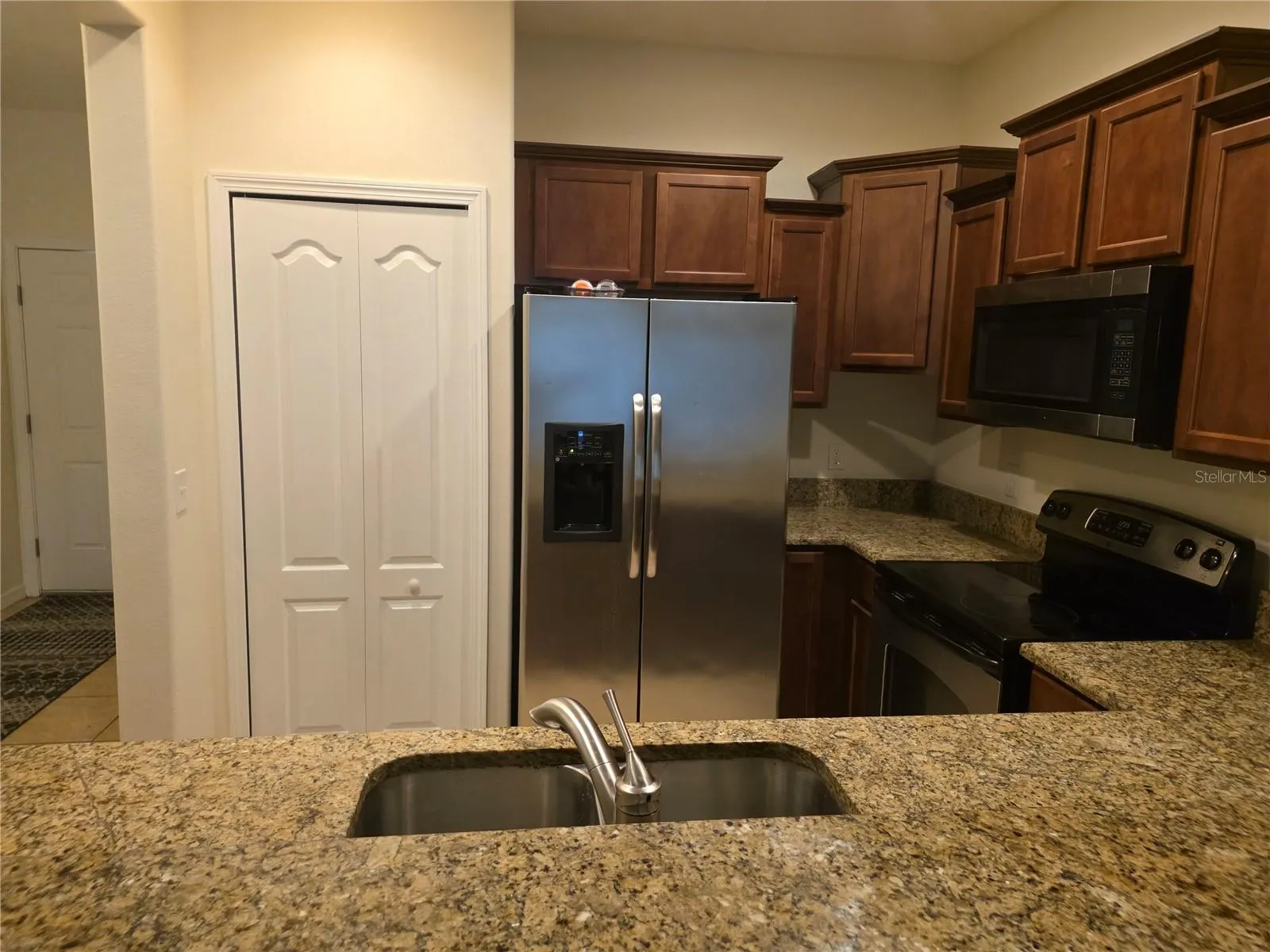 3158 RODRICK CIR