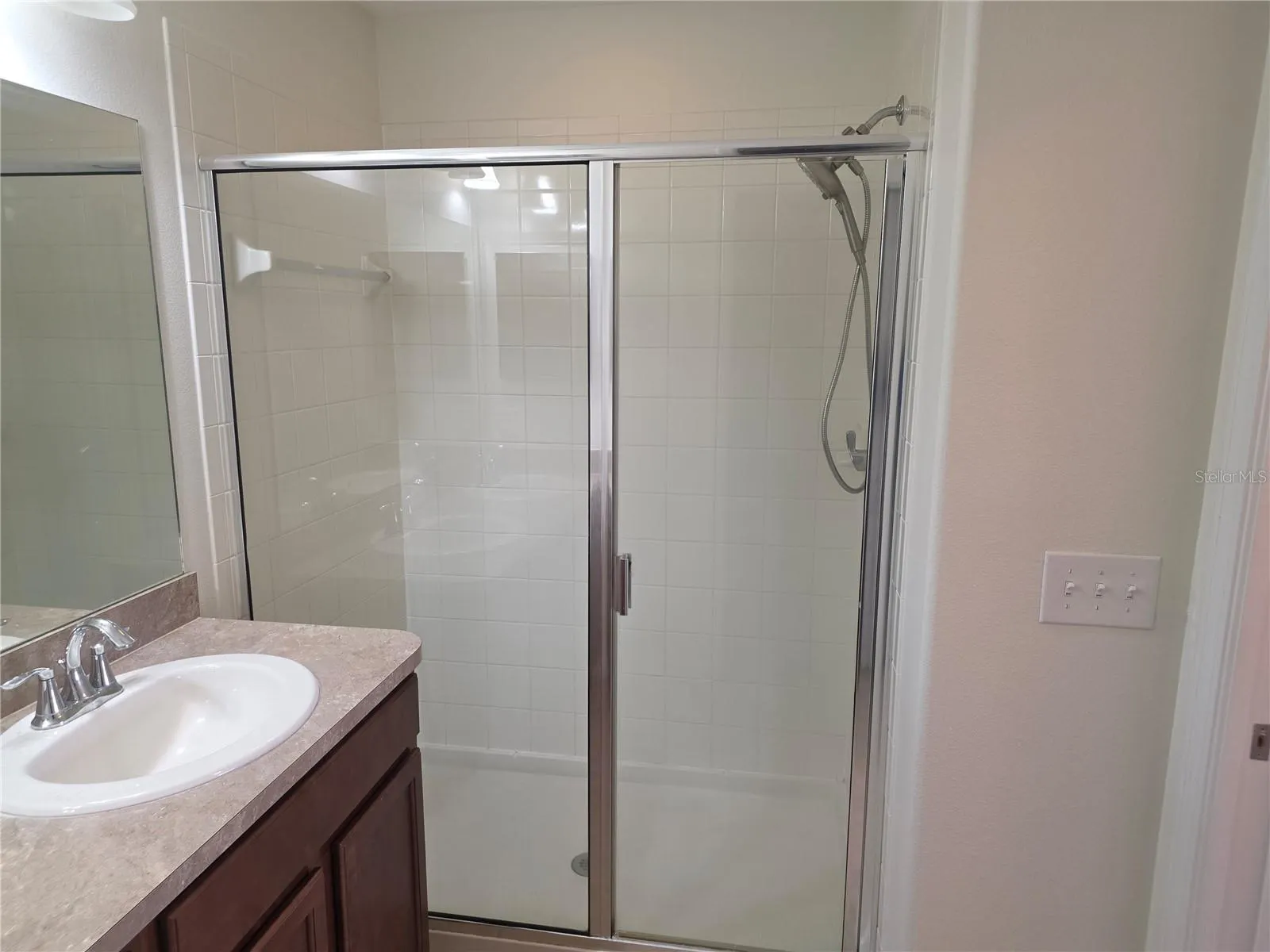 3158 RODRICK CIR