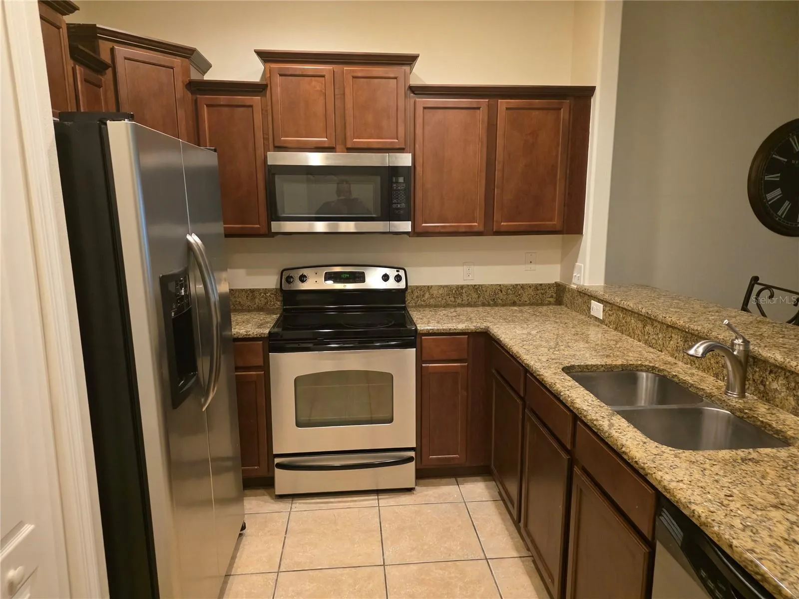 3158 RODRICK CIR