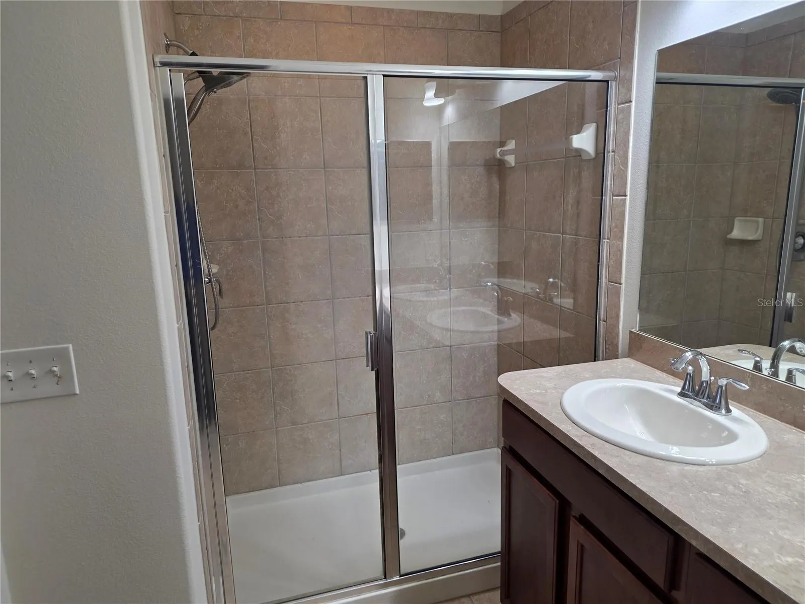 3158 RODRICK CIR