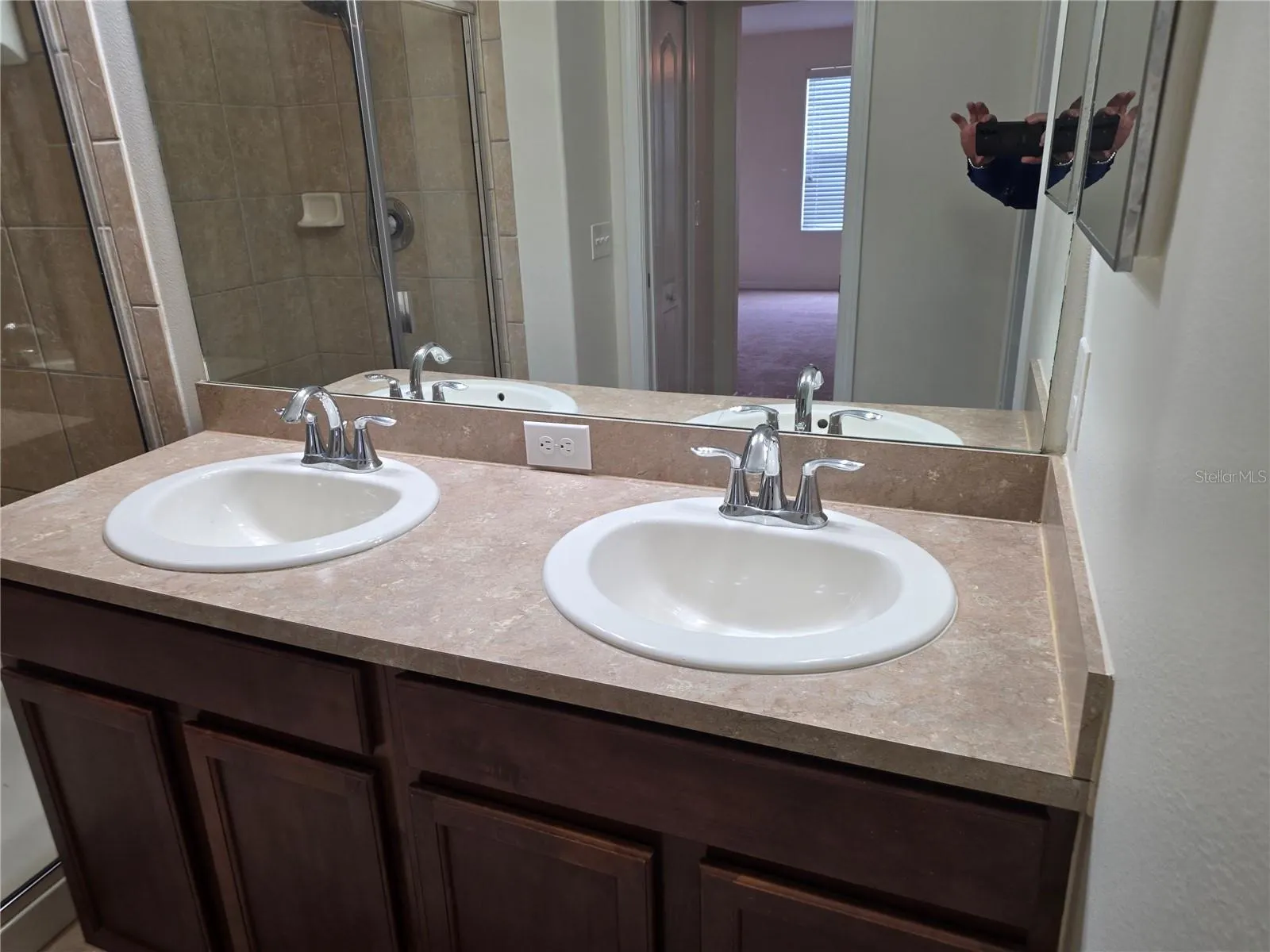 3158 RODRICK CIR