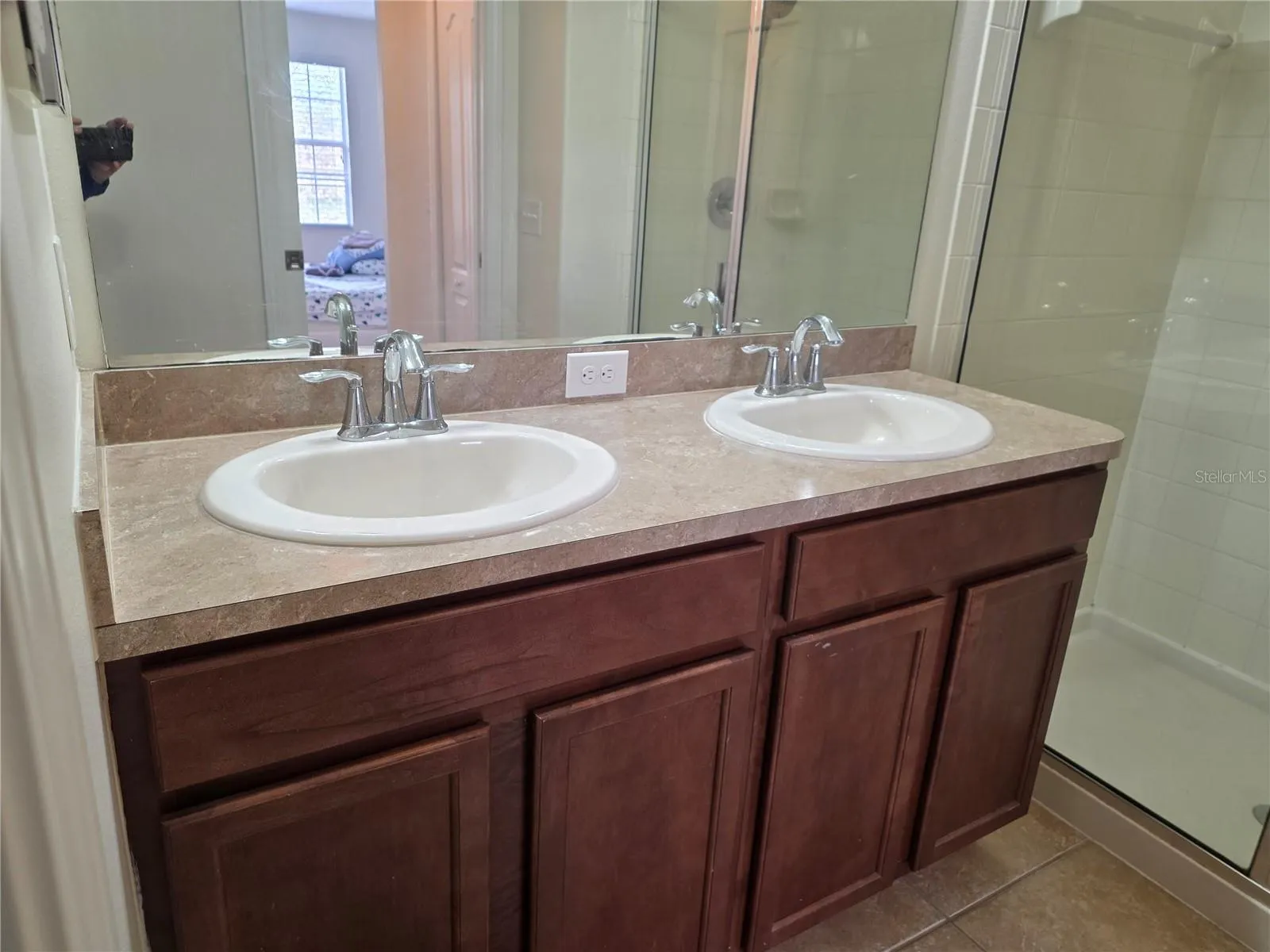 3158 RODRICK CIR