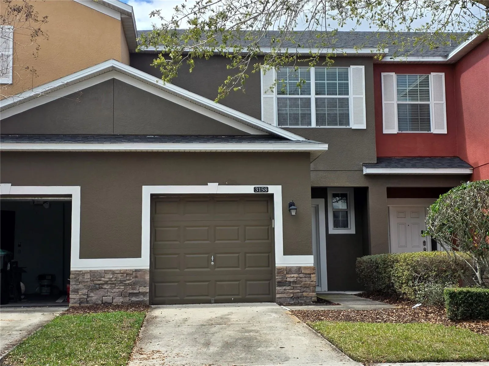 3158 RODRICK CIR