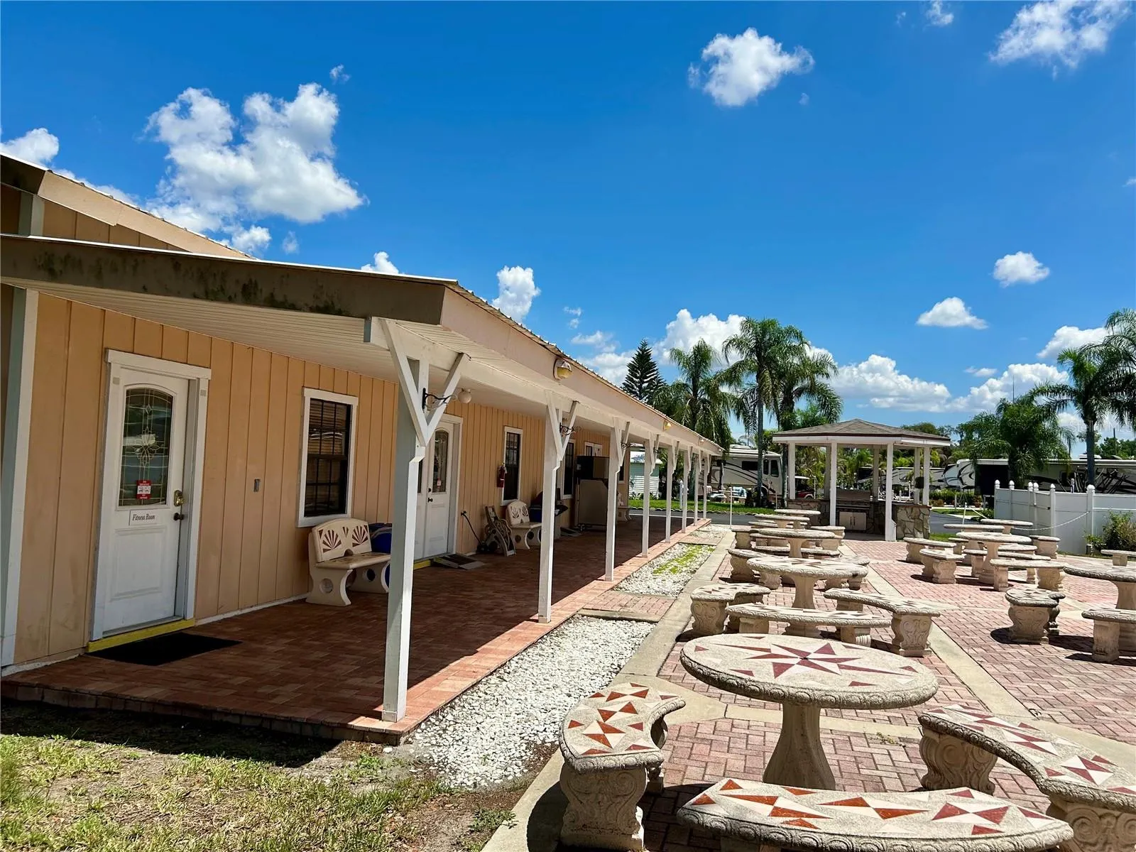 2928 BIRDIE DR
