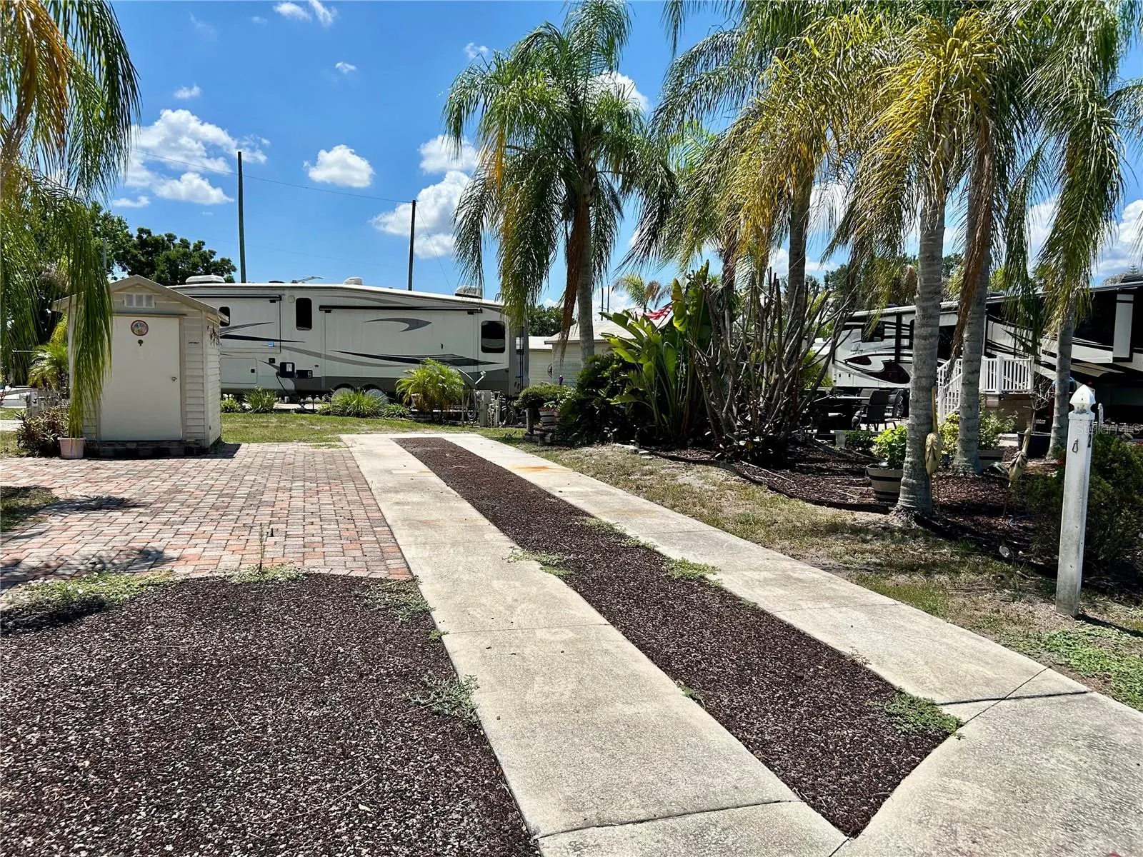 2928 BIRDIE DR