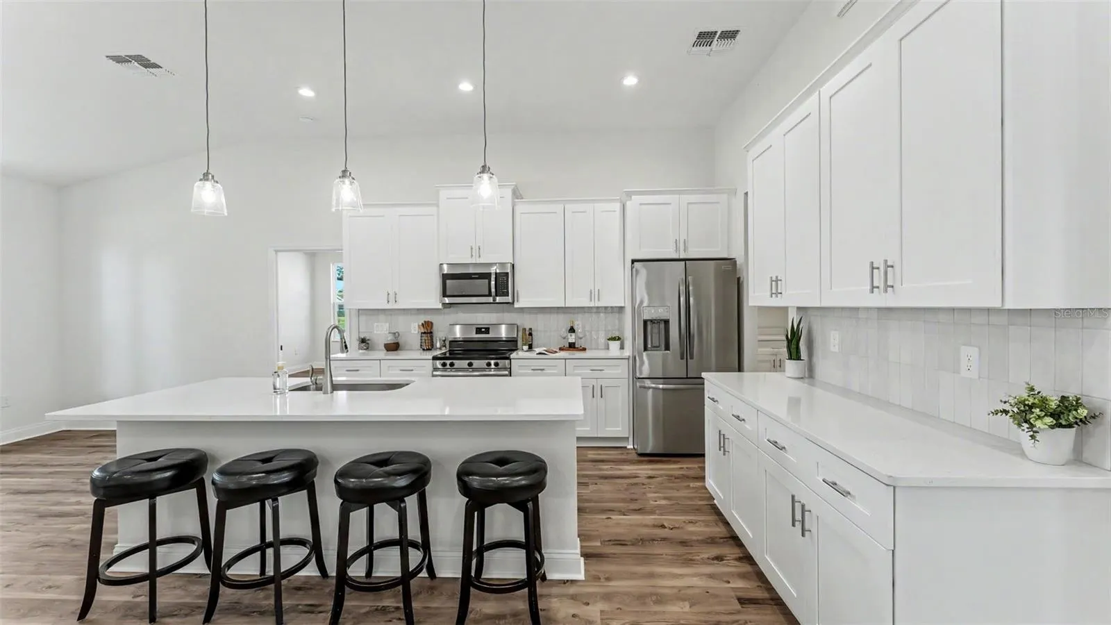 1022 BRIARWOOD DR