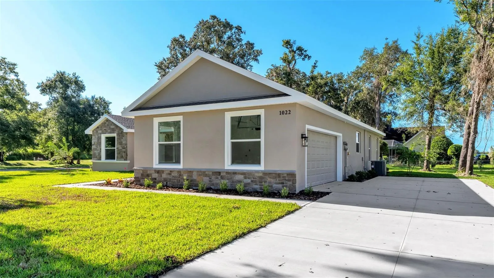 1022 BRIARWOOD DR